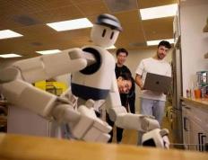 Memo机器人：戴(dài)棒球(qiú)帽的家务终结者？