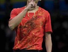 引发了无数共鸣！张继科谈羽毛球，直言(yán)“被羽毛球的价格嚇(xià)一跳(tiào)！”