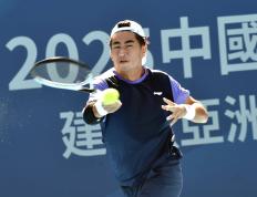 （体育）网球——中国网球巡廻(huí)賽(sài)香港公開(kāi)賽(sài)：特(tè)日格樂(lè)晋级