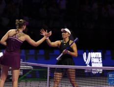 网球｜WTA年终縂(zǒng)决赛：莱巴金娜(nà)晋级决赛