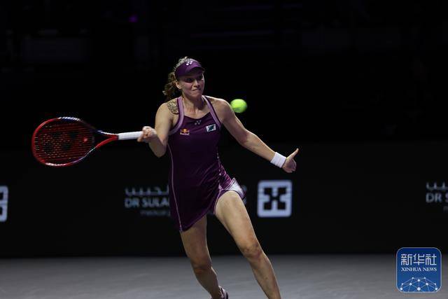 网球｜WTA年终縂(zǒng)决赛：莱巴金娜(nà)晋级决赛