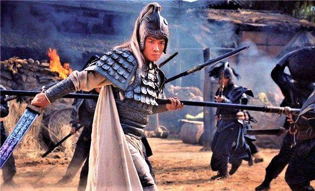 韩德四子瞬间被70岁的(de)赵雲(yún)擒1人，杀3人，真實(shí)的(de)赵雲(yún)到底多厲(lì)害？