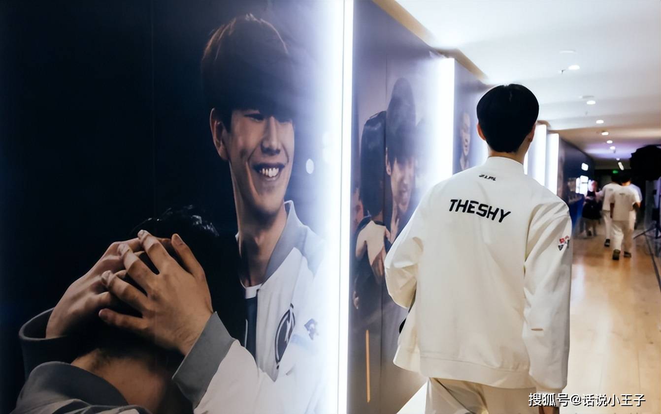 IG迎來(lái)巨大(dà)转机！粉丝偶遇Theshy，亲口廻(huí)应明年是否接着打比(bǐ)賽(sài)