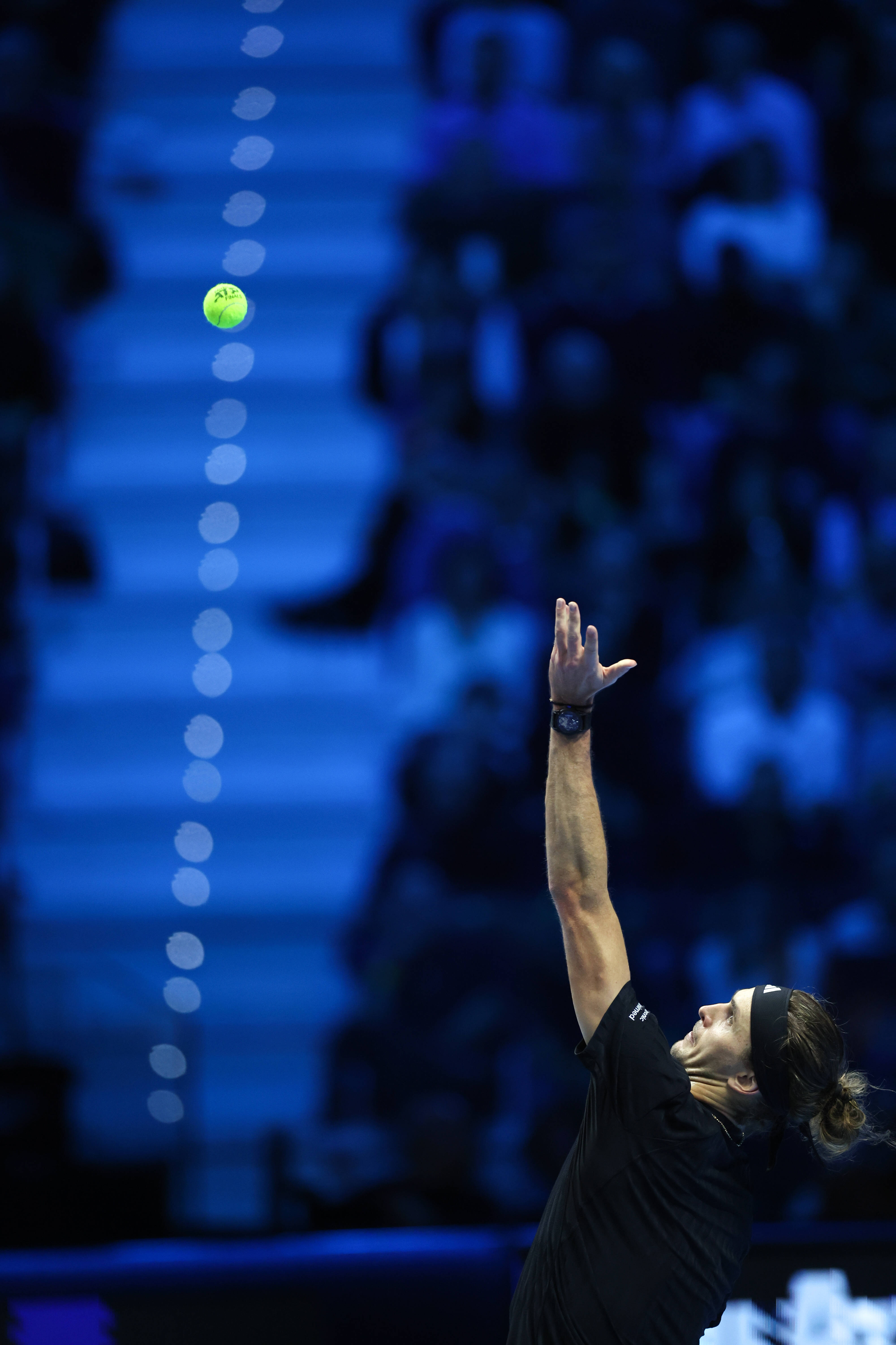 （体育）網(wǎng)球——ATP年終(zhōng)总決(jué)赛：奧(ào)热-阿利亞(yà)西姆(mǔ)胜兹韋(wéi)列夫(fū)