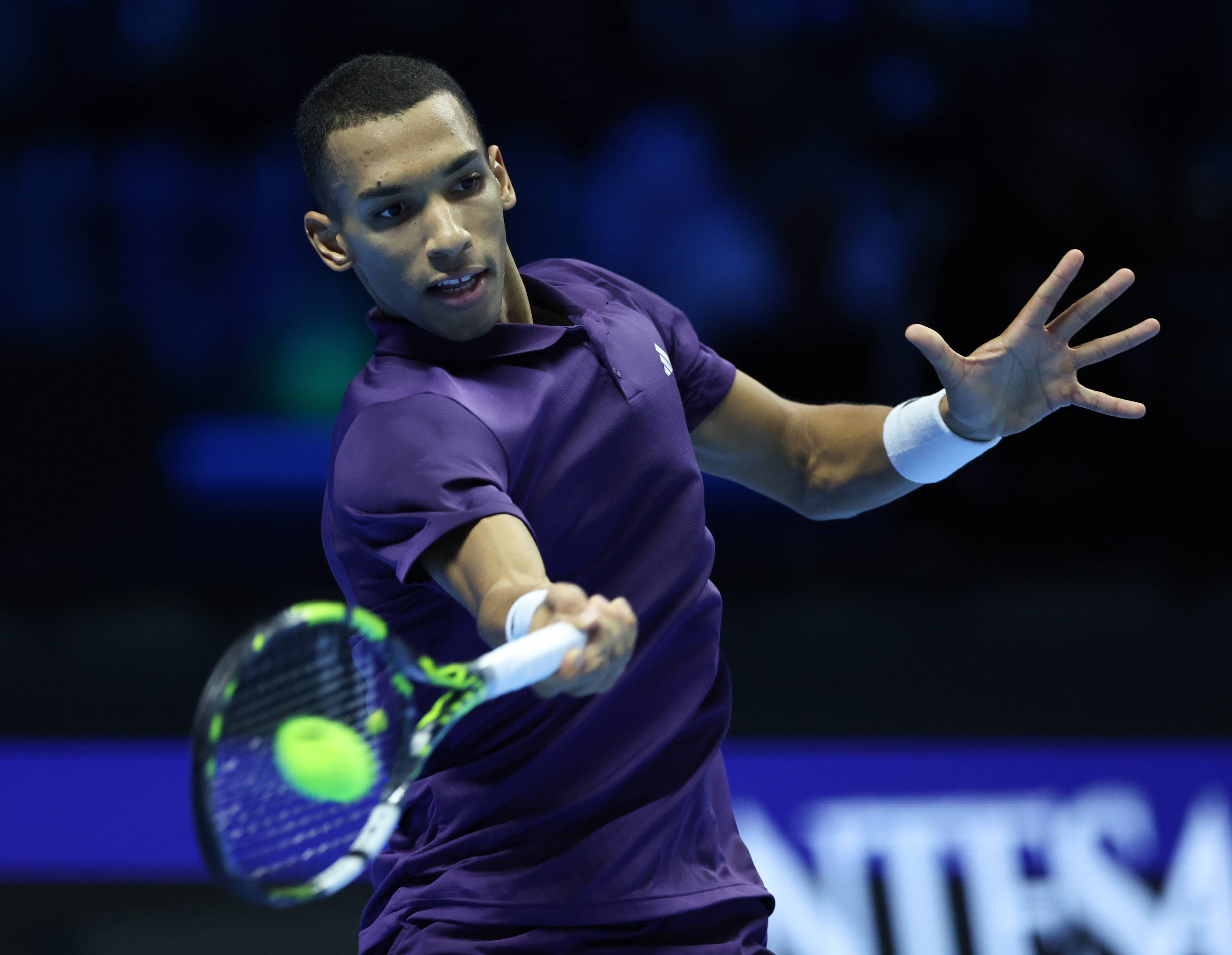 （体育）網(wǎng)球——ATP年終(zhōng)总決(jué)赛：奧(ào)热-阿利亞(yà)西姆(mǔ)胜兹韋(wéi)列夫(fū)