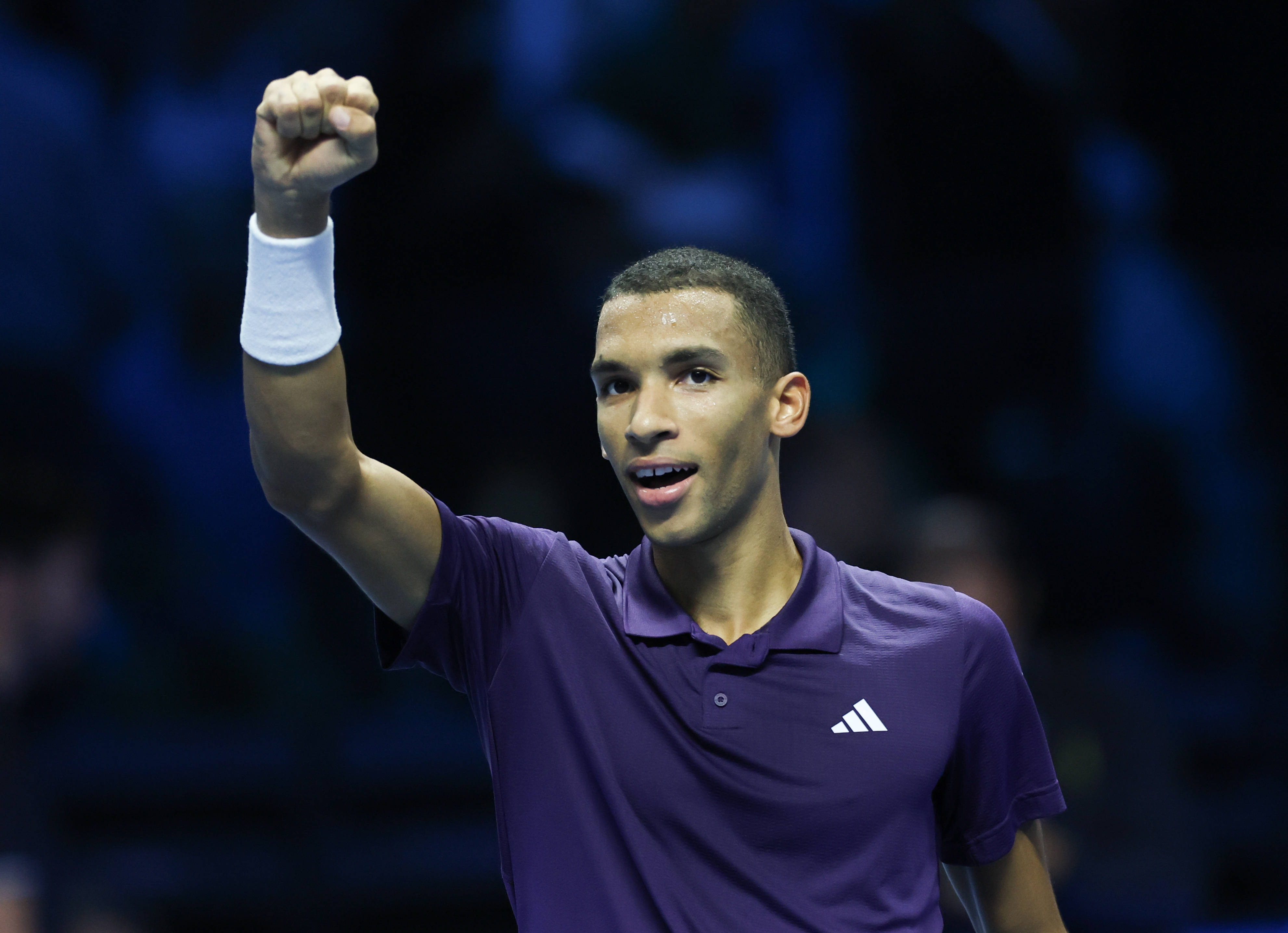 （体育）網(wǎng)球——ATP年終(zhōng)总決(jué)赛：奧(ào)热-阿利亞(yà)西姆(mǔ)胜兹韋(wéi)列夫(fū)