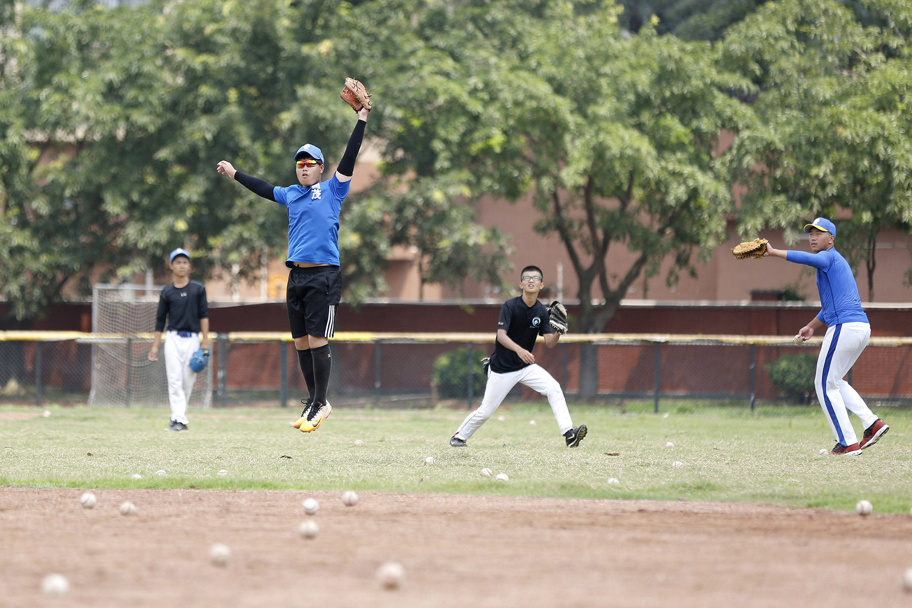 图集｜“棒球之(zhī)城(chéng)”中山，正全力揮(huī)出“本垒打”