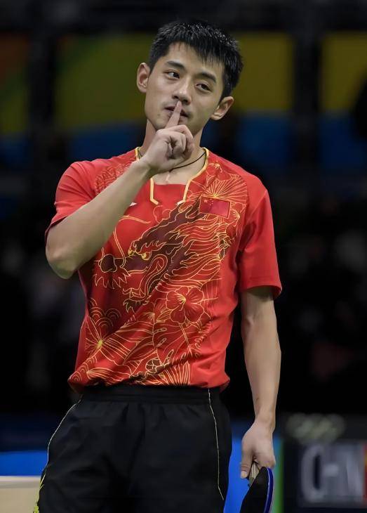 张繼(jì)科谈羽(yǔ)毛(máo)球和(hé)乒乓球的区别，直言被(bèi)羽(yǔ)毛(máo)球的价格嚇(xià)一(yī)跳！